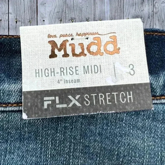 NEW MUDD High Rise MIDI - 4” Seam - Flex Stretch Fray Hem 5 button shorts - SZ 3 - Picture 3 of 13